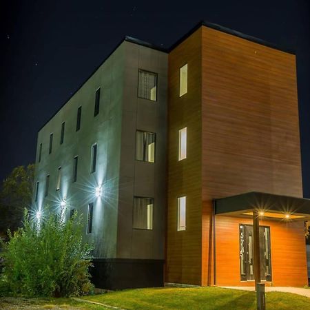 Clifton Hill Hideaway 2B -Two Bedroom Condo Niagara Falls Eksteriør billede