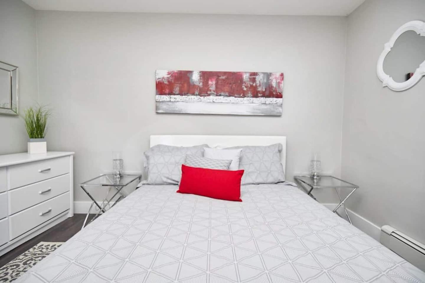 Clifton Hill Hideaway 2B -Two Bedroom Condo Niagara Falls Eksteriør billede