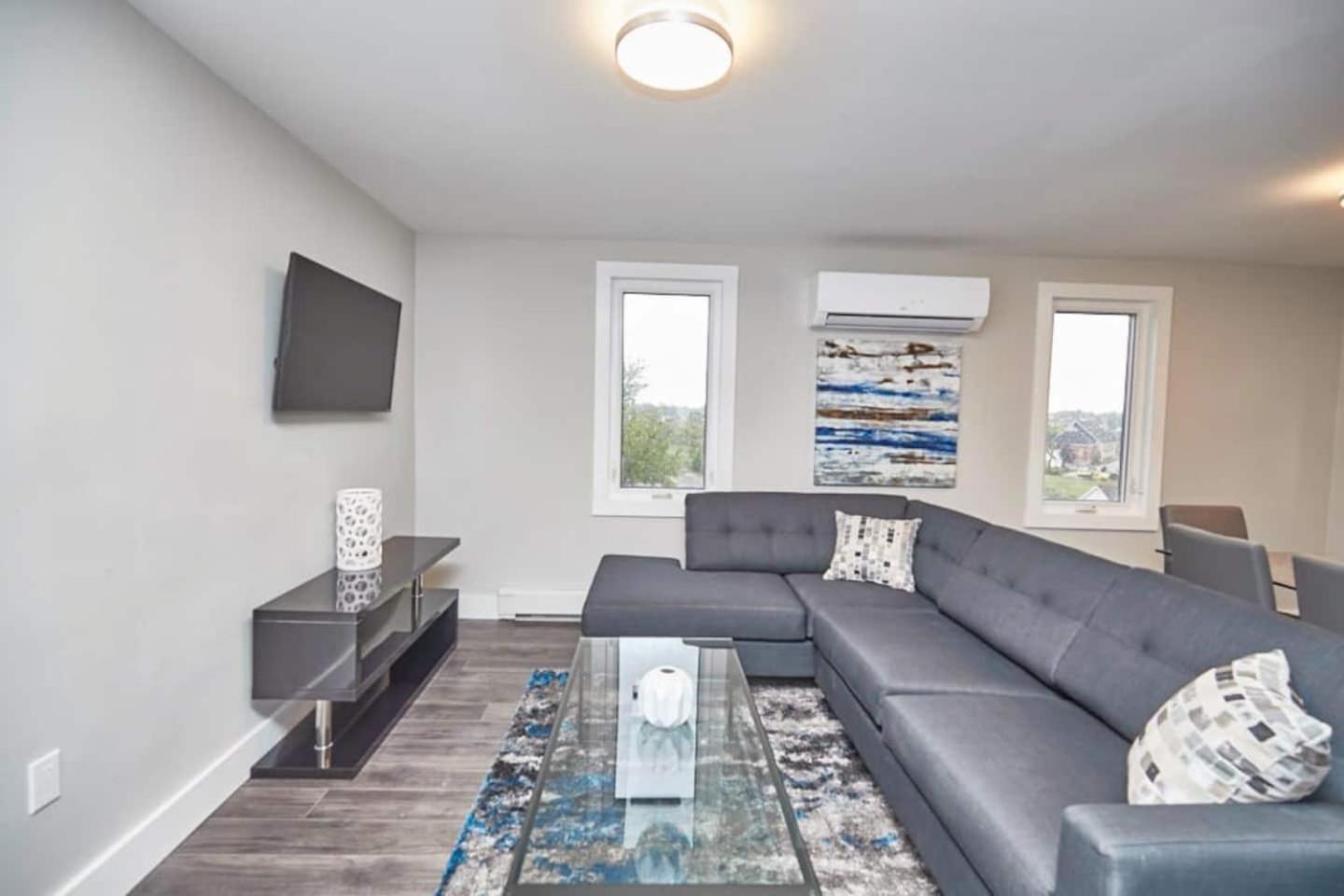 Clifton Hill Hideaway 2B -Two Bedroom Condo Niagara Falls Eksteriør billede