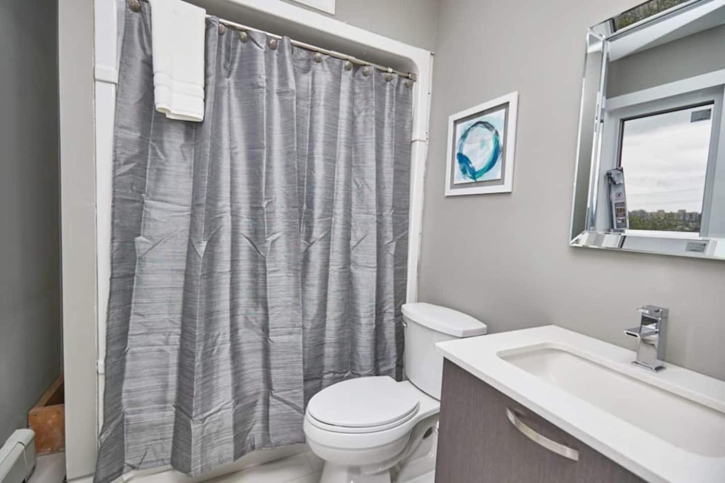 Clifton Hill Hideaway 2B -Two Bedroom Condo Niagara Falls Eksteriør billede